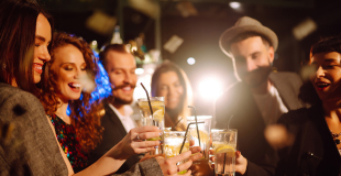 Comment organiser un afterwork avec ses collaborateurs ? Pourquoi sous-traiter à une agence événementielle ?