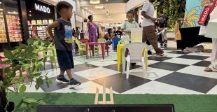 Atelier créatif pour enfants lors d'une animation en galerie à La Réunion