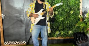 Musicien live pour une ambiance élégante en début de soirée