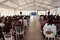 Plénière sous chapiteau pour un séminaire d'entreprise à La Réunion